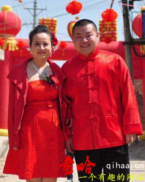岳云鹏和妻子的结婚照